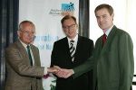 v.l.: Univ.-Prof. Dr. H.Griengl (Wissenschaftlicher Leiter), Wirtschaftslandesrat Dr. Ch. Buchmann, Dr. M. Michaelis (GF Kompetenzzentrum)