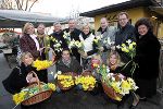 LR Christian Buchmann (2. v.re stehend) wünschte mit LH-Stv. Schützenhöfer und dem VP-Regierungsteam mit steirischen Narzissen einen schönen Valentinstag. LR Christian Buchmann (2. v.re stehend) wünschte mit LH-Stv. Schützenhöfer und dem VP-Regierungsteam mit steirischen Narzissen einen schönen Valentinstag.