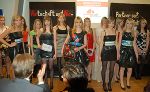 Die Schülerinnen der HLW Schrödinger präsentieren ihre selbst designten Kleider