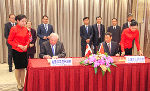 Unterzeichnung des Partnerschaftsabkommens: LH Hermann Schützenhöfer und Bgm. Ying Yong in Shanghai.