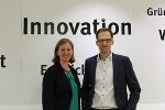 Wirtschaftslandesrätin Barbara Eibinger-Miedl mit Innovationscoach Andreas Lackner.