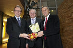 LR Dr. Christian Buchmann, LAbg. Wolfgang Kasic, GD KoR Alois Sundl (v.l.) © Fischer
