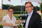Landesrat Dr. Christian Buchmann beim "Genussbaggern", dem etwas anderen Spatenstich für das „Vinofaktur - Südsteirisches Genussregal“. © kk