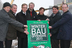 v.l.: DI Heinrich Schwarzl (Projektmanager WBO, ZT-Büro Heidinger & Schwarzl, Leibnitz), LIM DI Alexander Pongratz, Landesrat Dr. Christian Buchmann, Ewald Holler (GF Holler Tore GmbH), Brigitte Holler (Holler Tore GmbH), NRAbg. Josef Muchitsch (Vorsitzender Konjunkturforum Bau), DI Thomas Sattler (KBO Ostermann GmbH, Graz) © Thomas Trabi