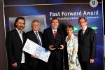 Ing. Rudolf Lang (2.vl.) und KoR Mag. Claus Repnik (Mitte) von ACC Austria mit Landesrat Dr. Christian Buchmann bei der Verleihung des Fast Forward Awards 2010. © Frankl
