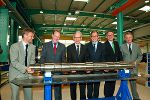 v.l.: Dr. Thomas Krautzer (GF IV Steiermark), Matthias H. Koch (Leiter Siemens Mobility Graz), Jörn F. Sens (Siemens Mobility, CEO Rolling Stock), Dr. Christian Buchmann (Landesrat für Wirtschaft, Europa und Kultur), Dr. Stefan Erlach (Projektleiter Radsatz-Montagewerk), Mag. Jochen Pildner-Steinburg (Präsident IV Steiermark) © Siemens