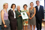 v.l.: LR Kristina Edlinger-Ploder, Tatjana Prattes, Auguste Schediwy, Eva-Maria Biffl (Enkeltochter der Firmengründerin), Gertraud Hausegger-Grill, LR Christian Buchmann © Landespressedienst/Schüttbacher