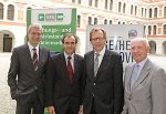 v.l.n.r.: Ing. Hubert Hödl (Magna Steyr), DI Franz Lückler (ACstyria), LR Dr. Christian Buchmann, Prof. Dr. Josef Affenzeller (AVL) © ACstyria/Pachernegg