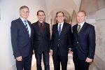 Sie präsentierten "Innovationen und Internationalisierung" des Humantechnologie-Clusters (v.li.): Univ.-Prof. Dr. Josef Smolle, Rektor Medizinische Universität Graz; DI Dr. Robert Gfrerer, Clustermanager HTS; Dr. Christian Buchmann, Landesrat für Wirtschaft, Europa und Kultur; DI Ulrich Kanter, Geschäftsführer Roche Diagnostics Graz GmbH. © Wiesner/HTS