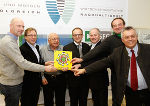 v.l.: Bgm. Jürgen Winter, LR Christian Buchmann, Hoteleigentümer Ernst Royer, Direktor Andreas Mayerhofer, LR Johann Seitinger, Stmk.-Tourismus-Chef Georg Bliem und der Nachhaltigkeitskoordinator Wilhelm Himmel bei der Überreichen des Umweltzeichens. © Land Steiermark/raffalt.com v.l.: Bgm. Jürgen Winter, LR Christian Buchmann, Hoteleigentümer Ernst Royer, Direktor Andreas Mayerhofer, LR Johann Seitinger, Stmk.-Tourismus-Chef Georg Bliem und der Nachhaltigkeitskoordinator Wilhelm Himmel bei der Überreichen des Umweltzeichens.