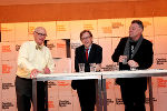 v.l.: Wally Olins (Keynote-Speaker), Christian Buchmann (LR für Wirtschaft, Europa und Kultur), Eberhard Schrempf (GF Creative Industries Styria). © Creative Industries Styria