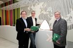 v.l.: Wirtschaftslandesrat Dr. Christian Buchmann, XAL-Geschäftsführer Mag. Michael Engel, SFG-Geschäftsführer Dr. Burghard Kaltenbeck. © Frankl