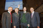 v.l.: Hermann Talowski (Obmann der Sparte Gewerbe und Handwerk), Josef Herk (WK-Präsident), Gernot Praßl ("Meister des Jahres "), Christian Buchmann (Wirtschaftslandesrat). © Fischer v.l.: Hermann Talowski (Obmann der Sparte Gewerbe und Handwerk), Josef Herk (WK-Präsident), Gernot Praßl ("Meister des Jahres "), Christian Buchmann (Wirtschaftslandesrat).