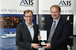 Auszeichnung zum Firmenchampion: Buchmann und Axis-GF Martin Rossmann. © SFG Auszeichnung zum Firmenchampion: Buchmann und Axis-GF Martin Rossmann.