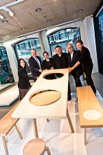 v.l.: Karin Polzhofer (Neue Wiener Werkstätte/KAPO), Thomas Spann (Direktor WKO Steiermark), Johanna Dehio (Designerin und Preisträgerin), Eberhard Schrempf (Geschäftsführer Creative Industries Styria), Gerhard Rüsch (Wirtschaftsstadtrat Graz), Hans Schullin (Unternehmer). © Creative Industries Styria