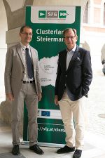 v.l.: DI Dr. Robert Gfrerer (GF), Dr. Christian Buchmann (Landesrat für Wirtschaft, Europa und Kultur) © Das Kunztfoto
