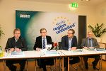 v.l.: Jakob Holzer (Geschäftsführer Profiteam Holzer GmbH), Dr. Christian Buchmann (Landesrat für Wirtschaft, Europa und Kultur), Hannes Radaschitz (Geschäftsführer Tischlerei Radaschitz GmbH) und Dr. Burghard Kaltenbeck (Geschäftsführer Steirische Wirtschaftsförderung SFG). © SFG/Frankl v.l.: Jakob Holzer (Geschäftsführer Profiteam Holzer GmbH), Dr. Christian Buchmann (Landesrat für Wirtschaft, Europa und Kultur), Hannes Radaschitz (Geschäftsführer Tischlerei Radaschitz GmbH) und Dr. Burghard Kaltenbeck (Geschäftsführer Steirische Wirtschaftsförderung SFG).