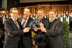 v.l.: Wirtschaftslandesrat Christian Buchmann, Thomas Schratter, WKO-Steiermark-Präsident Josef Herk und Spartenobmann Hermann Talowski. © Fischer
