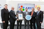 v.l.n.r.: Eberhard Schrempf (GF CIS), Ronald Kräftner (GF Training und Consulting AMES), Walter Starzacher (Präs. AMES Gruppe), Daniel Maier (GF Produktion AMES), Robert Rabensteiner (Agentur Breitengrad), Christian Buchmann (Wirtschaftslandesrat) © CIS