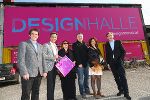 v.l.: Ludovic Noel (Direktor der Cité du design Saint-Étienne), Bürgermeister Siegfried Nagl, Joysane Franc (Kuratorin der Ausstellung „Saint-Etienne Design meets Graz“), Eberhard Schrempf (CIS), Nathalie Arnould (Kuratorin der Ausstellung „Saint-Etienne Design meets Graz“), Landesrat Christian Buchmann vor der designHalle. © CIS v.l.: Ludovic Noel (Direktor der Cité du design Saint-Étienne), Bürgermeister Siegfried Nagl, Joysane Franc (Kuratorin der Ausstellung „Saint-Etienne Design meets Graz“), Eberhard Schrempf (CIS), Nathalie Arnould (Kuratorin der Ausstellung „Saint-Etienne Design meets Graz“), Landesrat Christian Buchmann vor der designHalle.