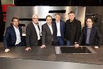 v.l. Matthias Prödl (Tischlerei Prödl), Gerhard Rüsch (Wirtschaftsstadtrat), Christian Buchmann (Wirtschaftslandesrat), Josef Prödl (Tischlerei Prödl), Eberhard Schrempf (Creative Industries Styria), Franz Polzhofer (Designer) © Doppelpunkt