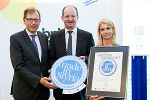 v.l.n.r.: Christian Buchmann (Wirtschaftslandesrat), Herbert Ritter (Geschäftsführer M&R Automation GmbH), Eva Michailowitsch (Leitung Personal M&R Automation GmbH) © CIS v.l.n.r.: Christian Buchmann (Wirtschaftslandesrat), Herbert Ritter (Geschäftsführer M&R Automation GmbH), Eva Michailowitsch (Leitung Personal M&R Automation GmbH)