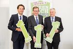 Der Cluster ECO WORLD STYRIA macht die Steiermark immer mehr zur 1. Adresse für Umwelttechnik, v.l.n.r. Bernhard Puttinger (Geschäftsführer ECO WORLD STYRIA), Landesrat Dr. Christian Buchmann (Landesrat für Wirtschat, Europa und Kultur), Ing. Rudolf Lang (Leiter F&E Headquarters von Secop) © ECO World Styria