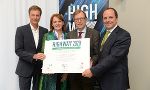 v.l.: Vizebürgermeister Friedrich Kratzer (stv. Vorsitzender Städtebund), Bürgermeisterin Simone Schmiedtbauer (Gemeinde Hitzendorf), Landesrat Christian Buchmann, Bürgermeister Christoph Stark (Vizepräsident Gemeindebund). © Fischer
