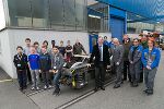 Matthias Koch (Leiter Siemens Mobility Graz), Christian Buchmann (Wirtschaftslandesrat), Burghard Kaltenbeck (SFG-Geschäftsführer), Erich Graf und Gerhard Czelecz (beide Siemens) mit Siemens-Lehrlingen und Take Tech-SchülerInnen. © SFG/Frankl Matthias Koch (Leiter Siemens Mobility Graz), Christian Buchmann (Wirtschaftslandesrat), Burghard Kaltenbeck (SFG-Geschäftsführer), Erich Graf und Gerhard Czelecz (beide Siemens) mit Siemens-Lehrlingen und Take Tech-SchülerInnen.