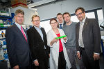 v.l.: Harald Kainz (Rektor TU Graz), Christian Buchmann (Wirtschaftslandesrat), Maria Koshanskaya (Masterstudentin), Christof Wachter (Leiter der medizinischen  Abteilung bei Gerot Lannach), Bernd Nidetzky (Wissenschaftlicher Leiter acib), Mathias Drexler (Geschäftsführer acib). © acib