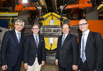 v.l.: Arnulf Wolfram (Leitung Mobility, Siemens AG Österreich); Christian Buchmann (Landesrat für Wirtschaft, Europa und Kultur); Markus Grob (Vorstandsvorsitzender der Firma Carl Cloos Schweißtechnik) und Thomas Graetz (Leitung Fahrwerke Graz, Siemens Mobility). © Siemens v.l.: Arnulf Wolfram (Leitung Mobility, Siemens AG Österreich); Christian Buchmann (Landesrat für Wirtschaft, Europa und Kultur); Markus Grob (Vorstandsvorsitzender der Firma Carl Cloos Schweißtechnik) und Thomas Graetz (Leitung Fahrwerke Graz, Siemens Mobility).
