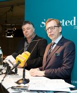 Freuen sich über die Erfolgsbilanz des Designmonat Graz 2015: CIS-Geschäftsführer Eberhard Schrempf und Wirtschaftslandesrat Christian Buchmann. © CIS/Podesser