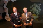 SFG-Geschäftsführer Dr. Burghard Kaltenbeck und Wirtschaftslandesrat Dr. Christian Buchmann mit dem Fast Forward Award 2015. © SFG/Frankl SFG-Geschäftsführer Dr. Burghard Kaltenbeck und Wirtschaftslandesrat Dr. Christian Buchmann mit dem Fast Forward Award 2015.