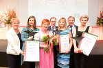 v.l.: „Fau in der Wirtschaft“-Vorsitzende Adelheid Moretti, Michaela Maresch (Siegerin Kategorie Innovation und Technik), Doris Musill (Neugründung), Landesrat Christian Buchmann, Martina Rötzer (Soziales), WKO Steiermark Präsident Josef Herk und Eva Burtscher (Gewerbe und Handwerk). © Fischer