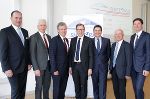 v.l.: Mag. Andreas Reichhardt (BMVIT), Dr. Klaus Pseiner (FFG), Dr. Jost Bernasch (Geschäftsführer Virtuale Vehicle), LR Dr. Christian Buchmann, Dr. Thomas Starzer (voestalpine Forschungsservicegesellschaft Donawitz GmbH), Dr. Josef Affenzeller (Direktor für Forschungskoordination AVL), Dr. Martin Rosenberger (Projektleiter VVAC+, Virtual Vehicle). © ViF/Wachmann