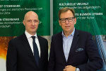 v.l.: Studienautor Florian Schwillinsky (economixs), Wirtschaftslandesrat Dr. Christian Buchmann.