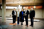 v.l.: Christian Buchmann (Wirtschaftslandesrat), Alexa Holzer (Kuratorin der Ausstellung SELECTED 2016), Ivana Nikolić (Präsidentin des Croatian Competitiveness Cluster for Creative and Cultural Industries), Gerhard Rüsch (Wirtschaftsstadtrat), Eberhard Schrempf (GF Creative Industries Styria) in der designHalle.