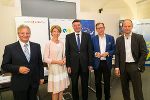 v.l.: Josef Ortner (CEO Ortner Group Villach), Gaby Schaunig (Landeshauptmann-Stellvertreterin Kärnten), Jörg Leichtfried (Infrastrukturminister), Christian Buchmann (Wirtschaftslandesrat Steiermark), Andreas Gerstenmayer (CEO AT&S Leoben).