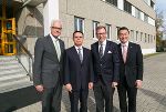 v.l.: Gerhard Rüsch (Wirtschaftsstadtrat Graz), Hu Aimin (General Manager CETC), Christian Buchmann (Wirtschaftslandesrat), Wan Jie Chen (Geschäftsführer Sinoplex Handels- u. BeratungsgesmbH). © SFG/Robert Frankl v.l.: Gerhard Rüsch (Wirtschaftsstadtrat Graz), Hu Aimin (General Manager CETC), Christian Buchmann (Wirtschaftslandesrat), Wan Jie Chen (Geschäftsführer Sinoplex Handels- u. BeratungsgesmbH).