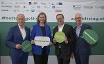 Heinz Mayer (Geschäftsführer JR), Barbara Eibinger-Miedl (Wirtschafts- und Wissenschaftslandesrätin Steiermark), Christoph Ludwig (Geschäftsführer SFG), Jo De Boeck (Vice President IMEC).